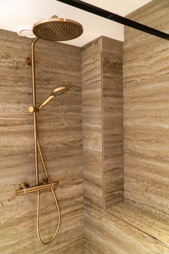a shower with a shower head in a bathroom at Boerderie De Gouden Leeuw in Voorschoten