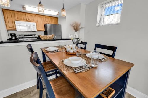 2BR Condo at Atlantica Resort廚房或簡易廚房