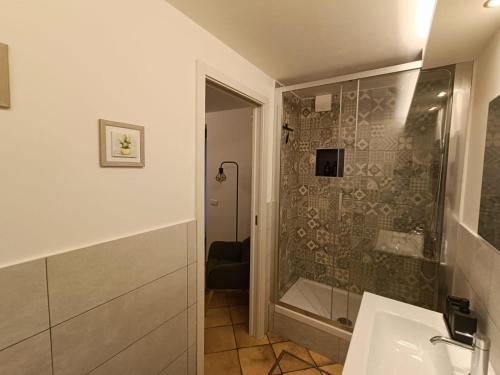 a bathroom with a shower and a sink at Casa Vacanze Porta di Valle in Bagnoregio
