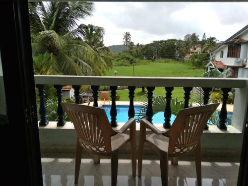Πισίνα στο ή κοντά στο Serene Beautiful 4bhk Arpora baga Pool
