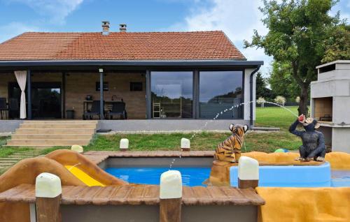 Awesome Home In Sveti Ivan Zabno