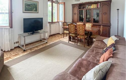 a living room with a couch and a television at Lovely Apartment In Collesalvetti in Collesalvetti