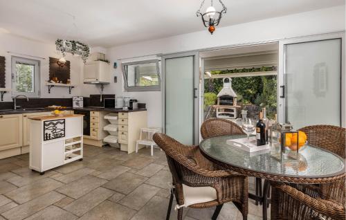 Cozy Apartment In Dramalj With Wifi
