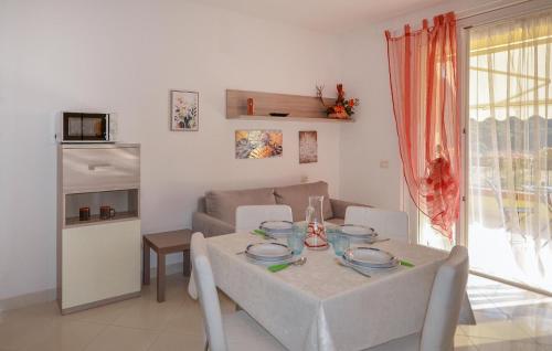 Fotografie z fotogalerie ubytování Cozy Apartment In Scarlino v destinaci Scarlino