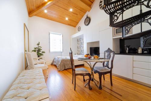 Cozy Stay w/ AC and View