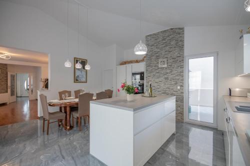 Villa Miramel mit privaten Swimmingoool by Makarska Exklusiv