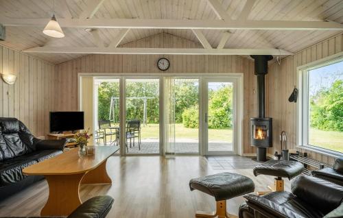 Χώρος καθιστικού στο Pet Friendly Home In Tarm With Wifi