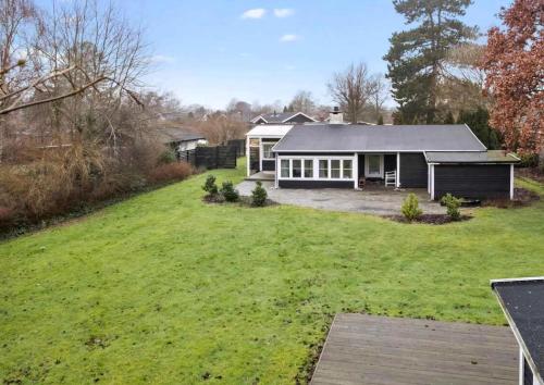ジルレジェにあるCharming 3-Bedroom Summerhouse With A Big Gardenのギャラリーの写真