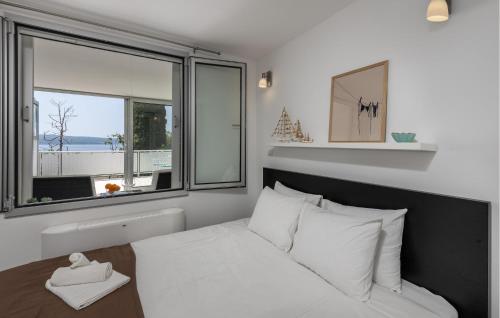 1 Bedroom Lovely Apartment In Dramalj