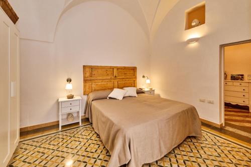 Кровать или кровати в номере Elegante Casa a Parabita con Wifi vicino Gallipoli ed il mare