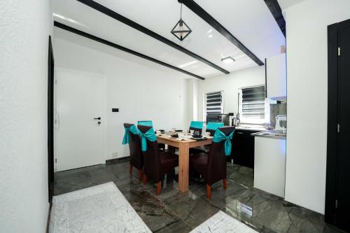 Kuchyň nebo kuchyňský kout v ubytování Apartmani M&DŽ Bihać