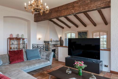 Μια τηλεόραση ή/και κέντρο ψυχαγωγίας στο VILLA LA CICALIERA 10, Emma Villas