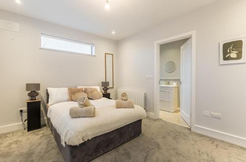 a bedroom with a large bed with pillows on it at Hot Tub Luxe Villa In The Heart Of Dublin in Dublin
