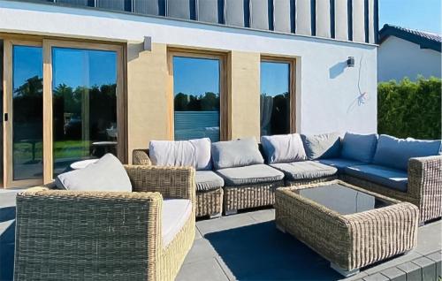Beautiful Apartment In Nowecin With Wifi