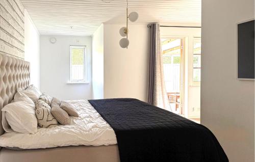 Katil atau katil-katil dalam bilik di 3 Bedroom Gorgeous Home In Simrishamn