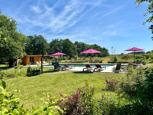 Κήπος έξω από το Traditional House With Pool Near Armagnac