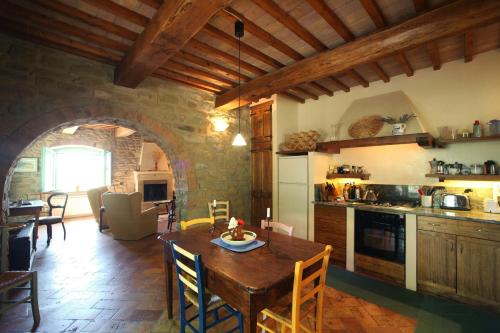 Kuchyň nebo kuchyňský kout v ubytování Restored Umbrian Villa With Pool