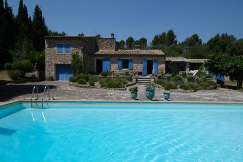 very pleasant provençal mas, typical to the region, with heated pool in saint remy de provence - 9 people