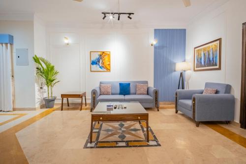 Χώρος καθιστικού στο Serenity Suite 2BHK Prime Location F-11