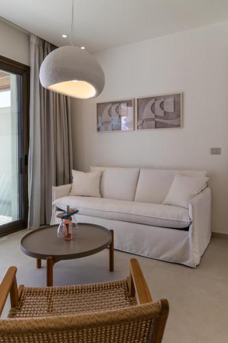 Posezení v ubytování Lavea Suites Milos