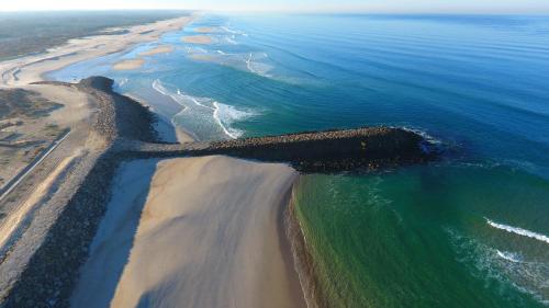 an aerial view of the beach and the ocean at Beach Apartment Furadouro in Ovar