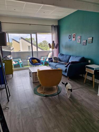 Photo de la galerie de l'établissement Charmant appartement spacieux proche plage avec piscine, à Combrit