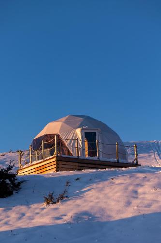 Stargazing Glamping Domes Golte зимой