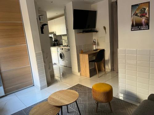 Studio à 100 mètres de la plage et de la Croisette