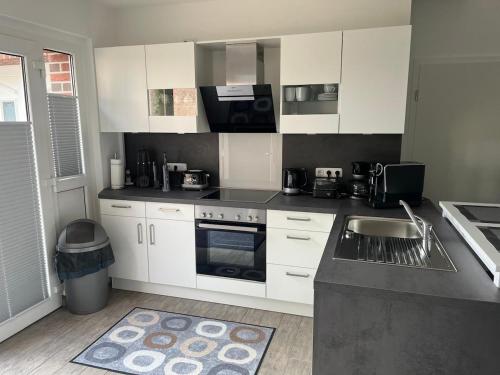 Kuchyň nebo kuchyňský kout v ubytování Ferienwohnung Lüttje Huuske