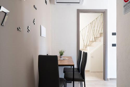 a dining room with a table and chairs at Il Filo Azzurro Ulassai in Ulassai