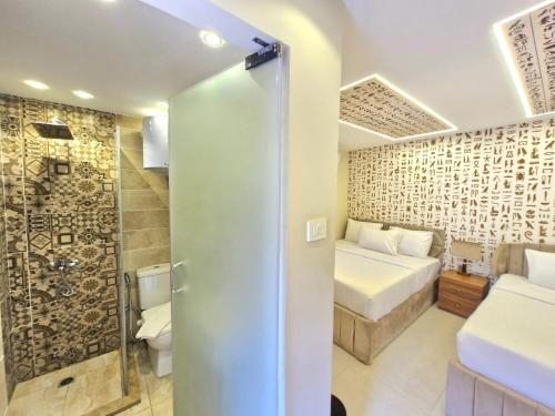 Bagno di Miami Pyramids View
