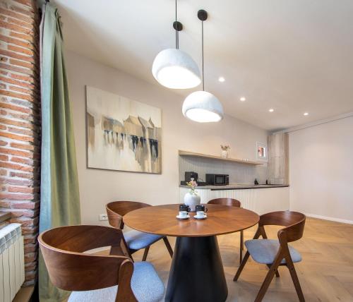 a dining room with a table and chairs at Hans Benkner Aparthotel - Premium Apartments in Old Town in Braşov