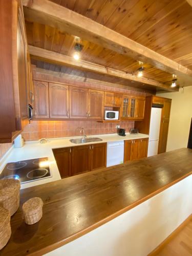Dapur atau dapur kecil di Casa val de Unhola