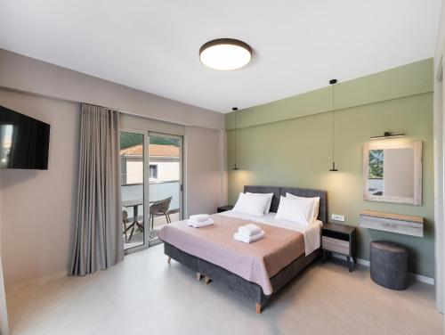 Una cama o camas en una habitación de Anastasia Studios