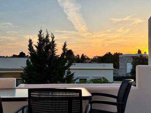 Central, Sunny & Spacious Apartment in Town - El Greco Apartments No 1