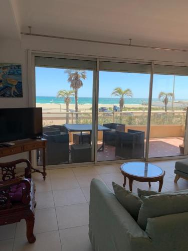 110m2 les pieds dans l'eau terrasse front de mer