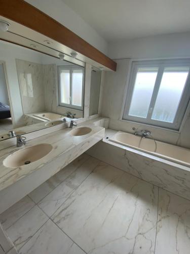 110m2 les pieds dans l'eau terrasse front de mer