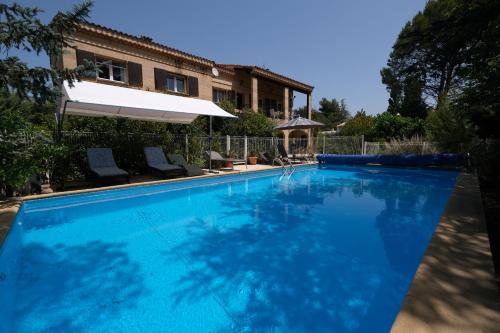 First floor of a typical house close to Aix en Provence 6 personnes