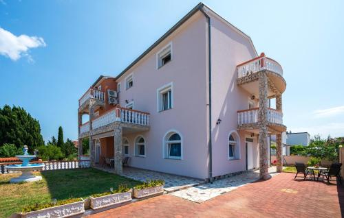 Stunning Apartment In Pula With Wifi