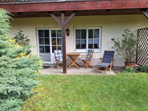 a patio with chairs and a table on a house at Jägerheim Löbsal in Löbsal