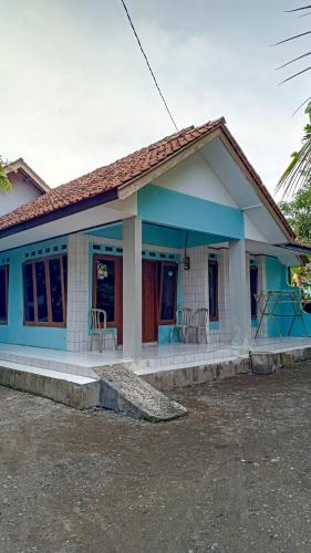 El edificio en el que está la casa vacacional