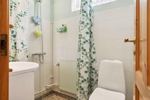 Imagen de la galería de Idyllic House By Hammersø And The Opal Lake, en Allinge