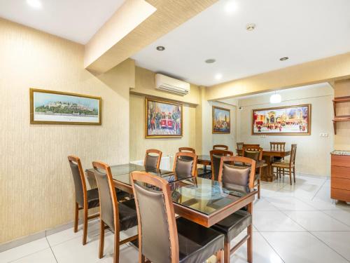 a dining room with a glass table and chairs at Mint Residence Taksim in Istanbul