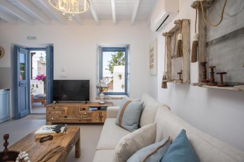 TV a/nebo společenská místnost v ubytování Anteli Luxury Villa