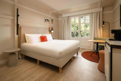 La Bastide de Mougins, a Tribute Portfolio Hotelにあるベッド