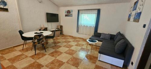 TV a/nebo společenská místnost v ubytování Apartment Jasminka