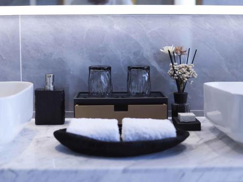 a bathroom with two sinks and a table with towels at Chengdu Flowing Strings peninsula boutique hotel-Near the Sichuan Cuisine Museum in Chengdu