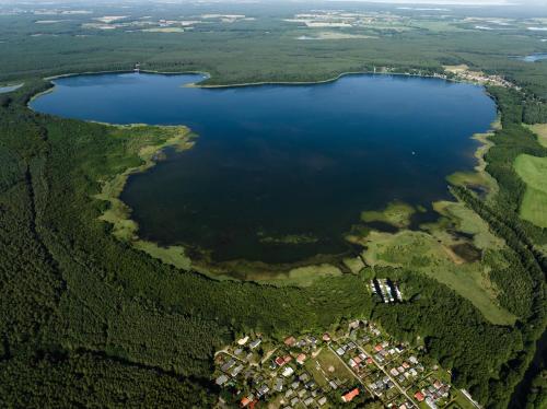 an aerial view of a large body of water at Ferienwohnung unter den Linden in Wesenberg