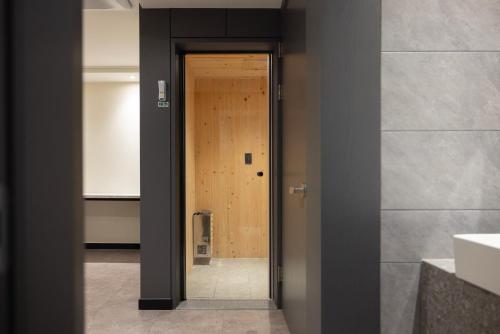 Un baño de Hotel Wol