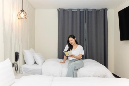 Una cama o camas en una habitación de Hotel Wol